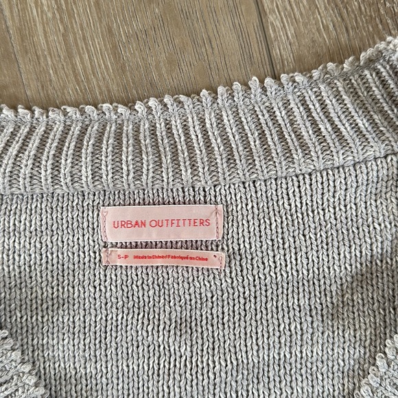 Beige cropped UO sweater - Picture 2 of 4